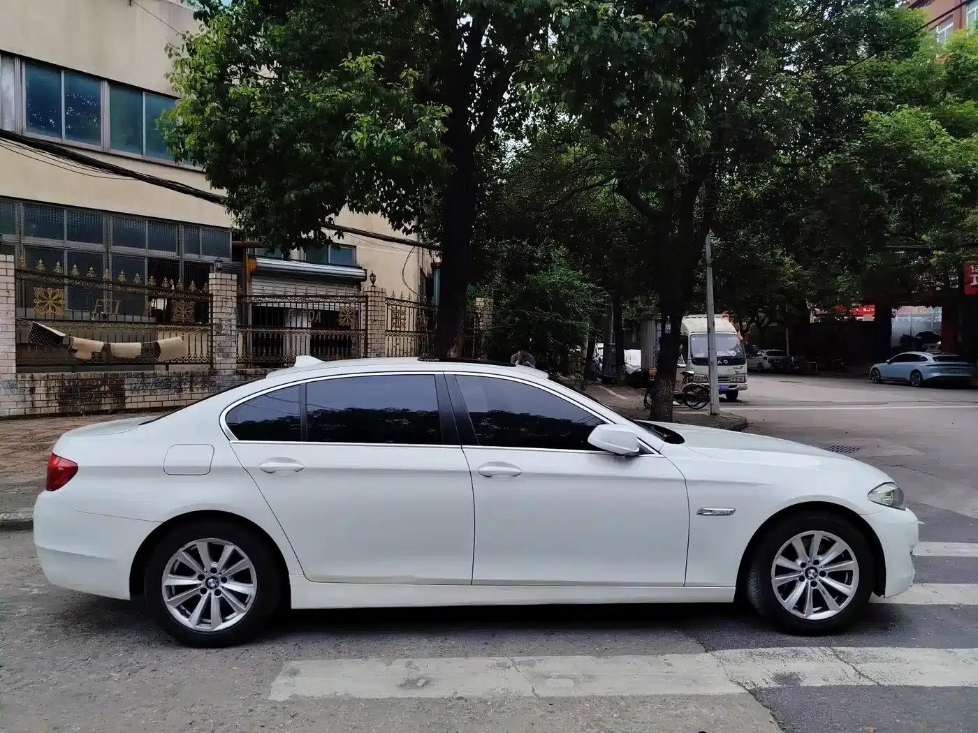 BMW 5 Series 2011 523Li Luxury — миниатюра 9