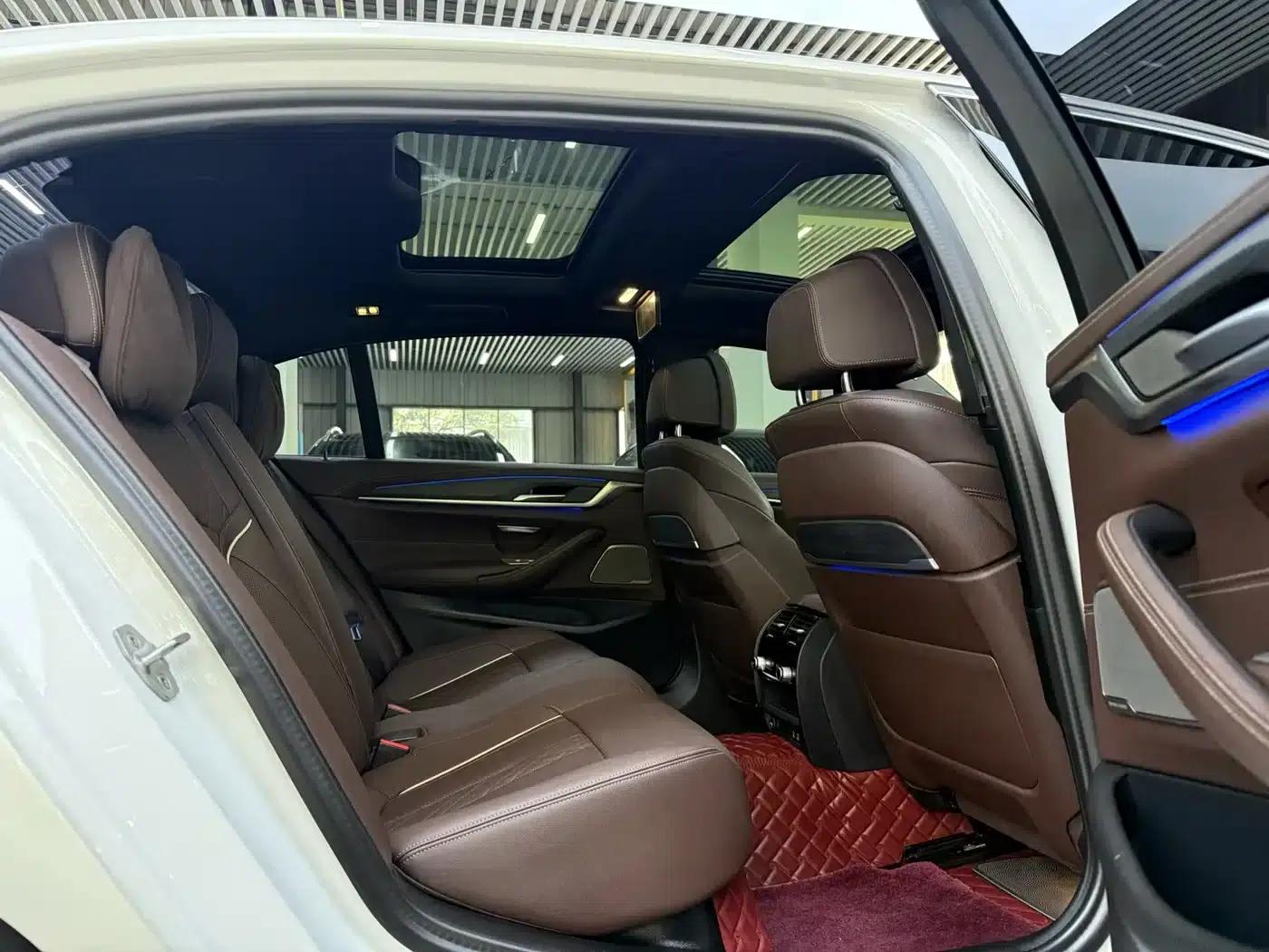2021 BMW 5 Series 530Li Luxury M Sport Package — миниатюра 4