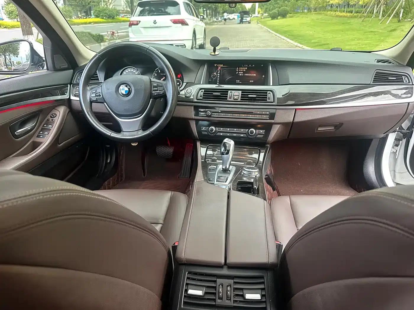 2017 BMW 5 Series 525Li Luxury Design Package — миниатюра 6