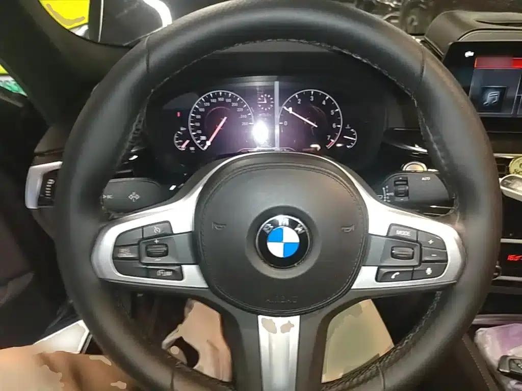 2019 BMW 5 Series 525Li M Sport Package — миниатюра 11