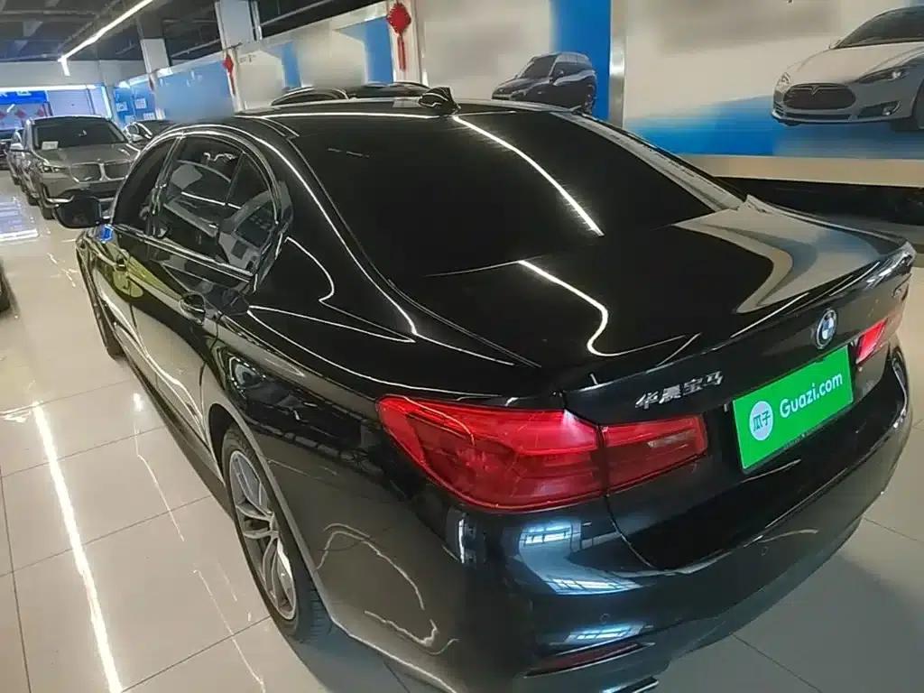2019 BMW 5 Series 525Li M Sport Package — миниатюра 5