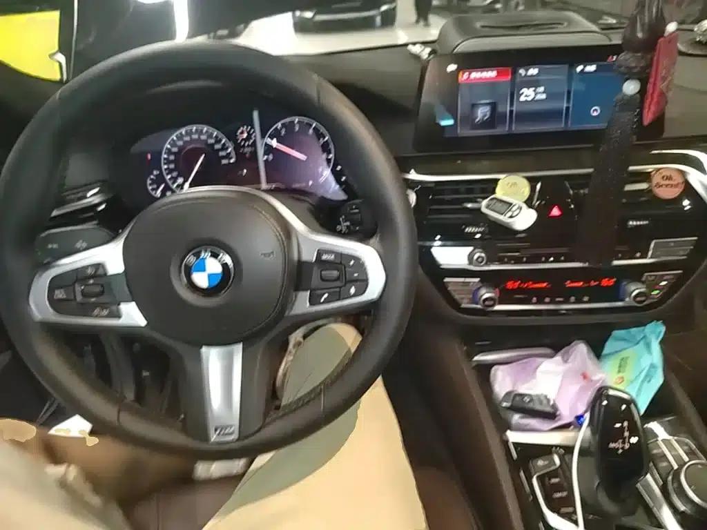 2019 BMW 5 Series 525Li M Sport Package — миниатюра 10