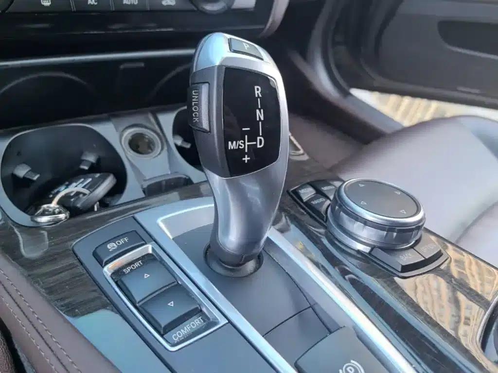 2017 BMW 5 Series 525Li Luxury Design Package — миниатюра 14