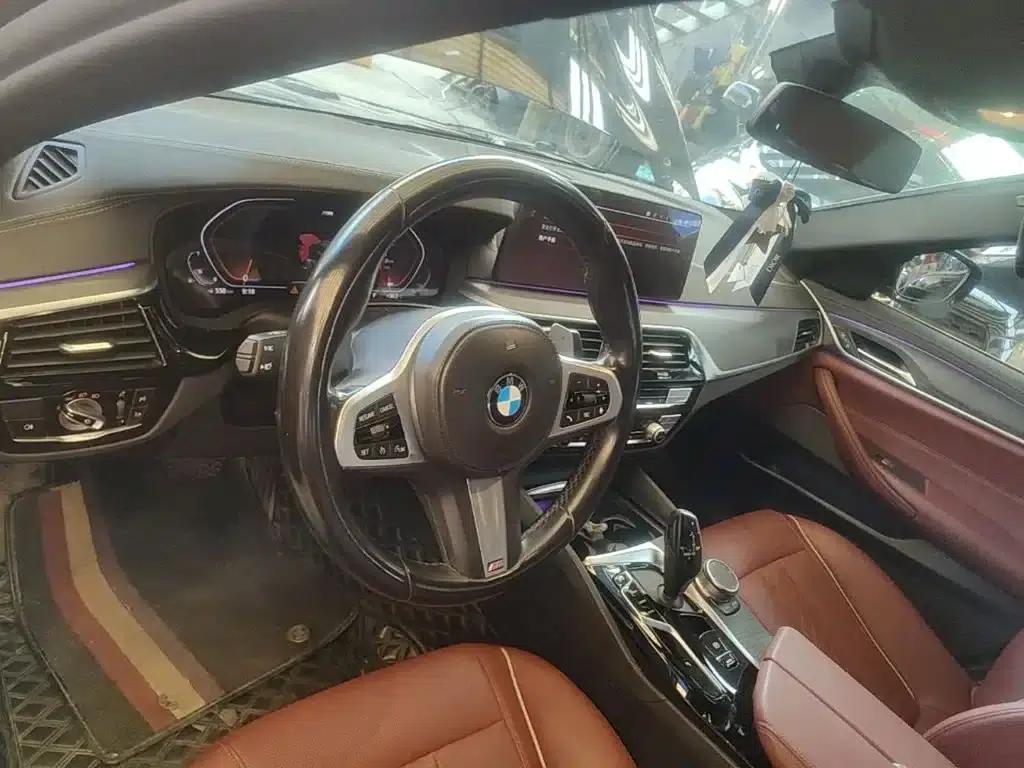 2022 BMW 5 Series Facelift 530Li Leading Edition M Sport Package — миниатюра 11