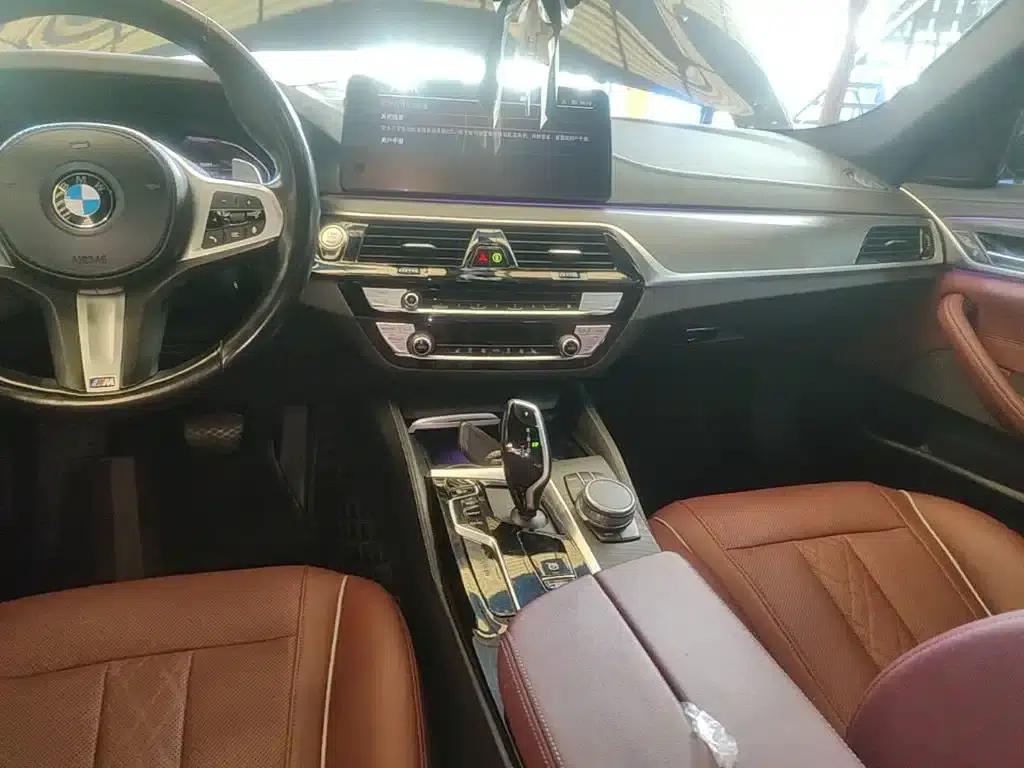 2022 BMW 5 Series Facelift 530Li Leading Edition M Sport Package — миниатюра 13