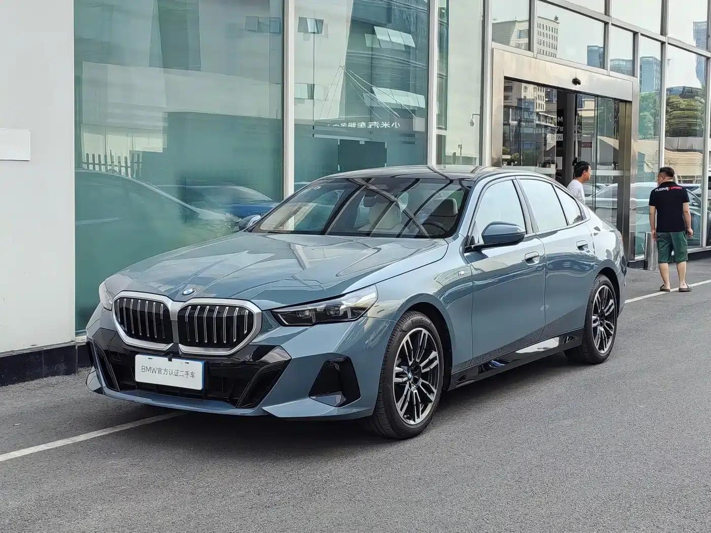 2024 BMW 5 Series Imported Model 525i M Sport Package — миниатюра 1