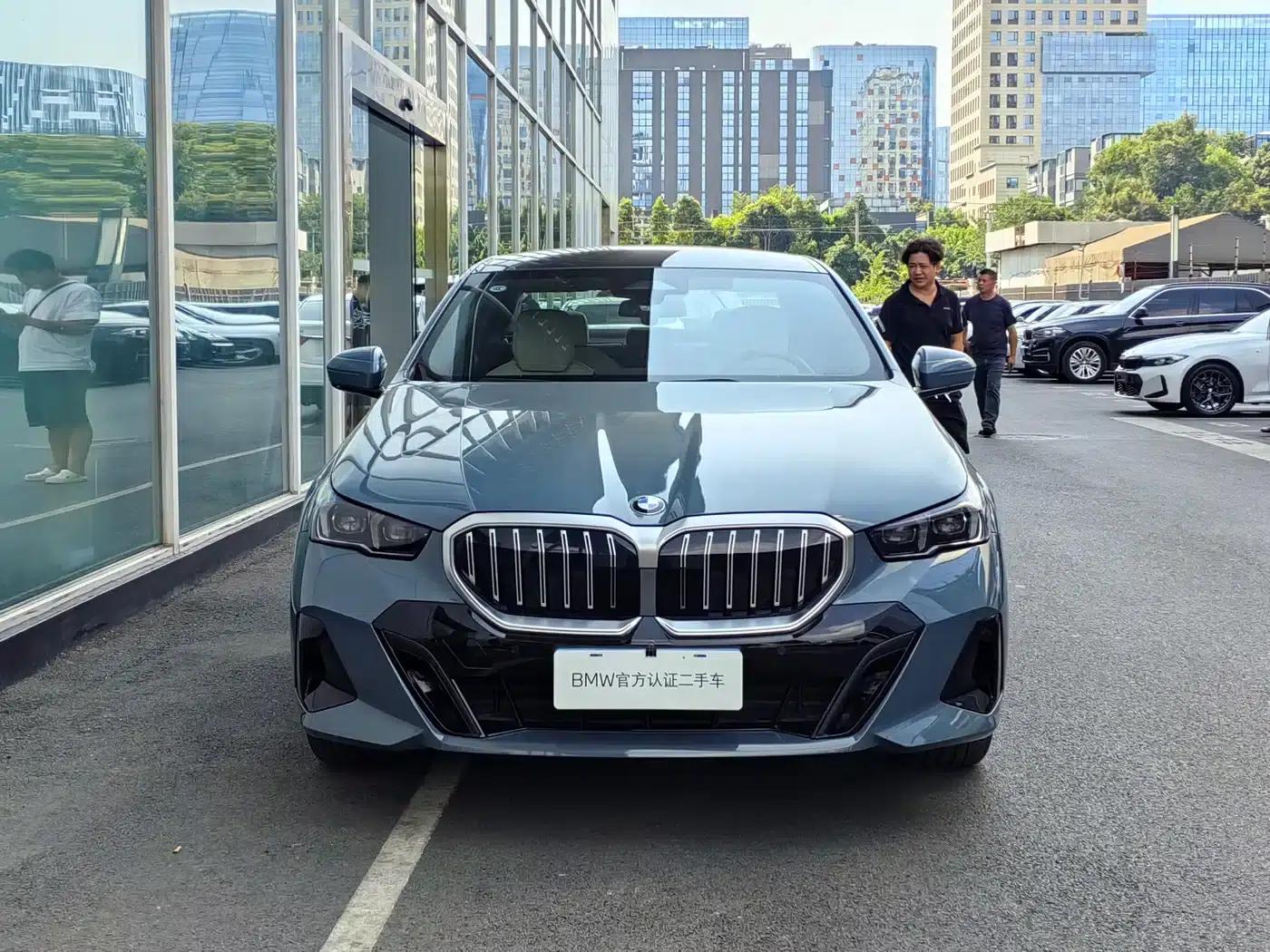2024 BMW 5 Series Imported Model 525i M Sport Package — миниатюра 3