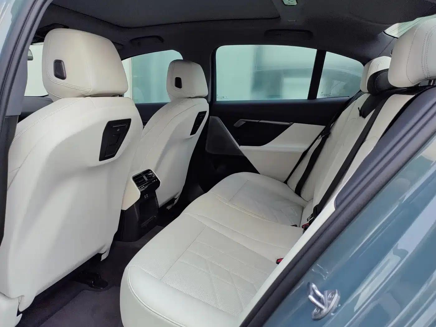 2024 BMW 5 Series Imported Model 525i M Sport Package — миниатюра 7