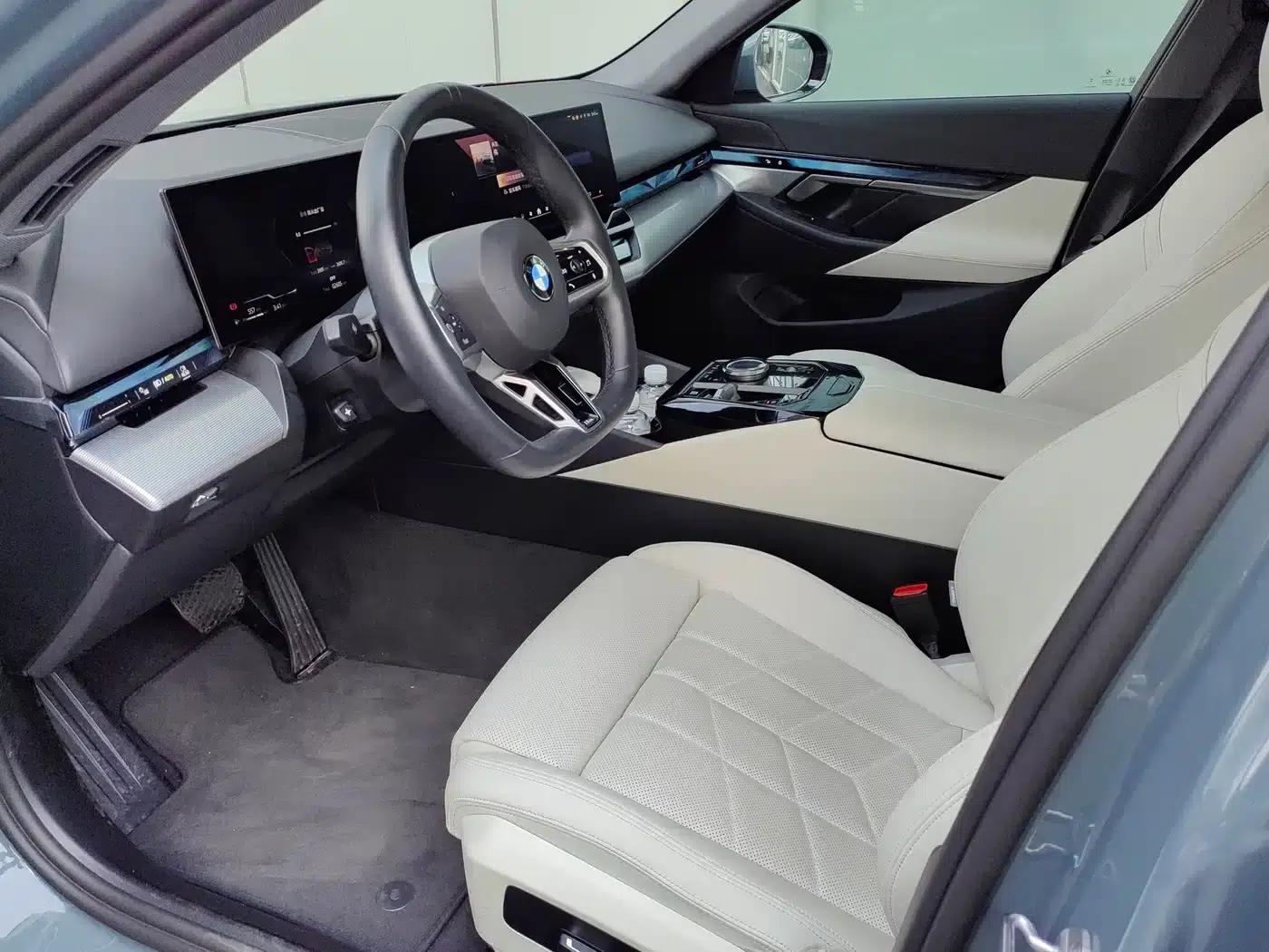 2024 BMW 5 Series Imported Model 525i M Sport Package — миниатюра 9