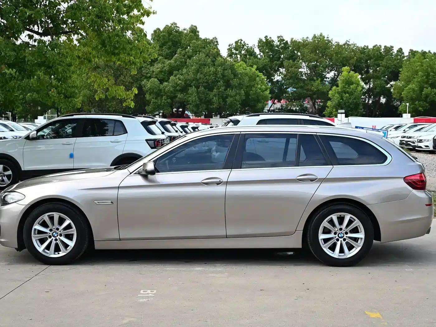 2014 BMW 5 Series Imported Model 520i Touring — миниатюра 3