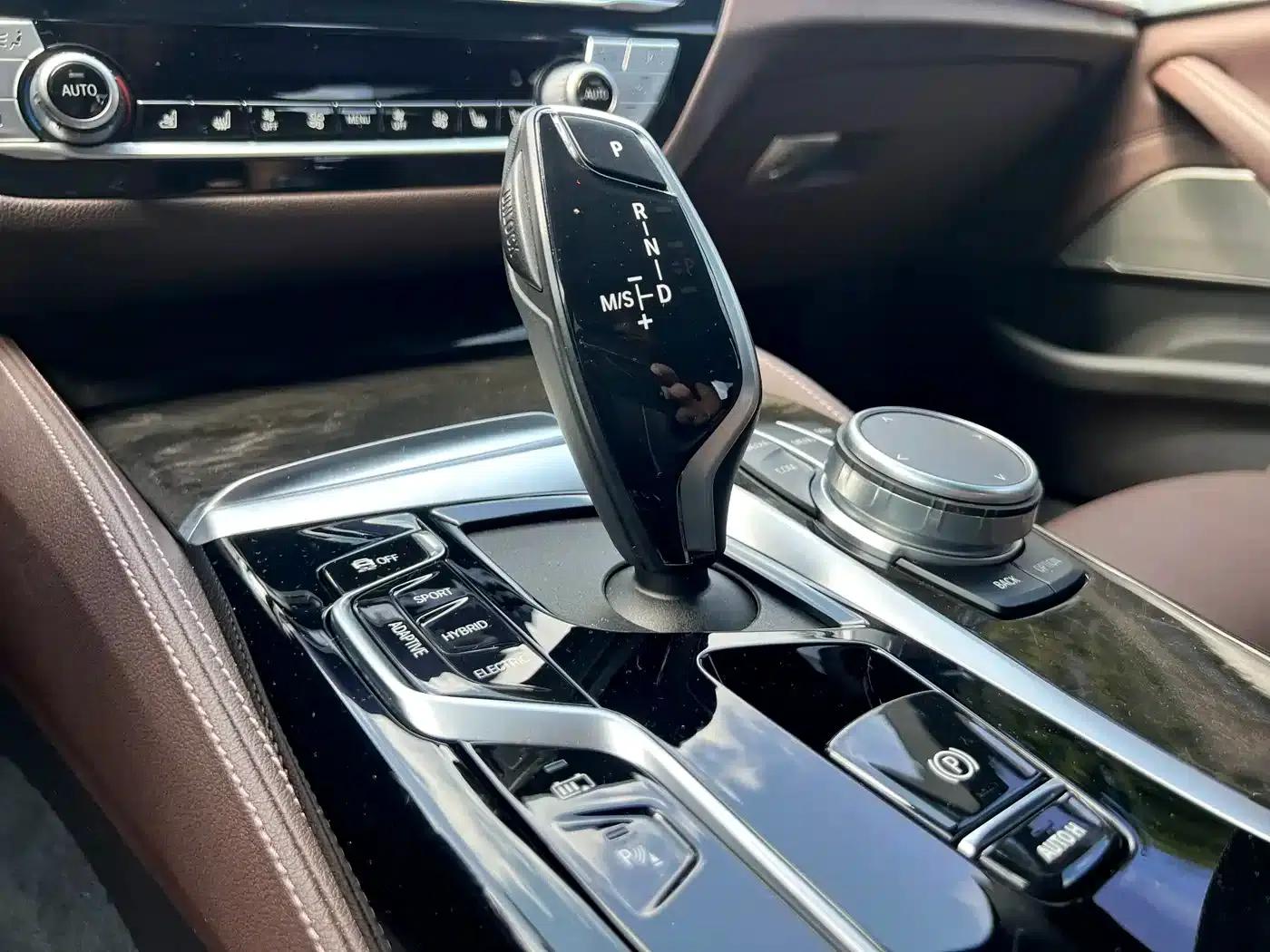 BMW 5 Series PHEV 2021 Facelift 535Le Pioneer Edition M Sport Package — миниатюра 14