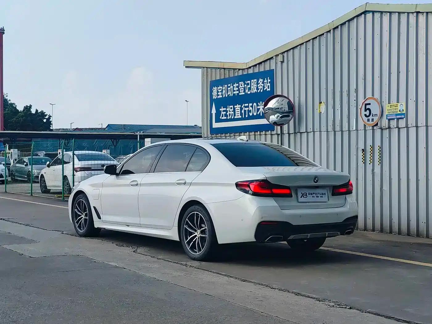 BMW 5 Series PHEV 2021 Facelift 535Le Pioneer Edition M Sport Package — миниатюра 6