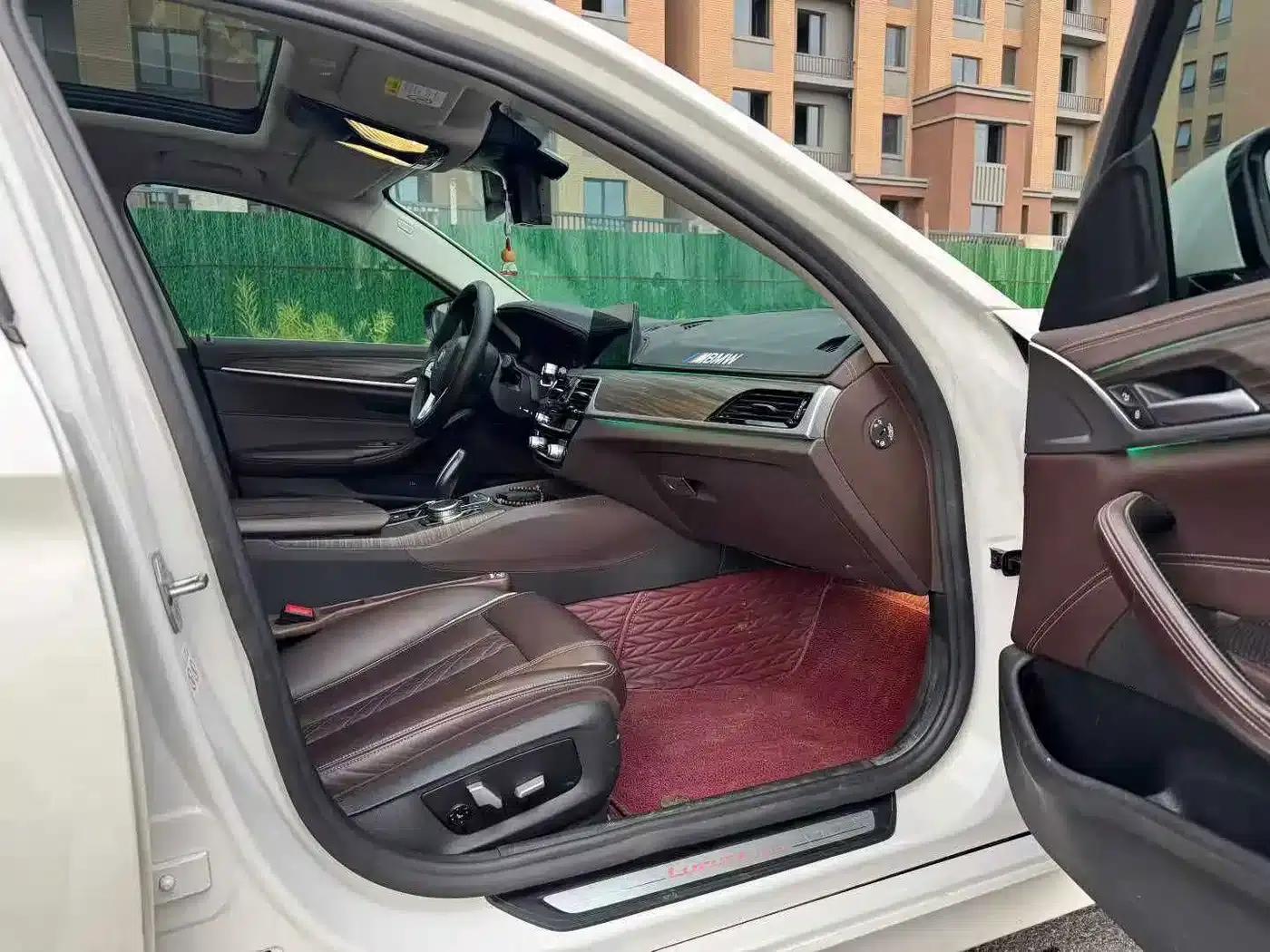 BMW 5 Series PHEV 2020 530Le Luxury Package — миниатюра 4