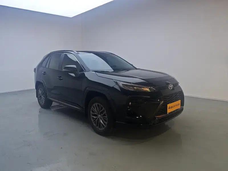 2024 Toyota RAV4 2.0L 2WD Luxury PLUS Edition — миниатюра 3
