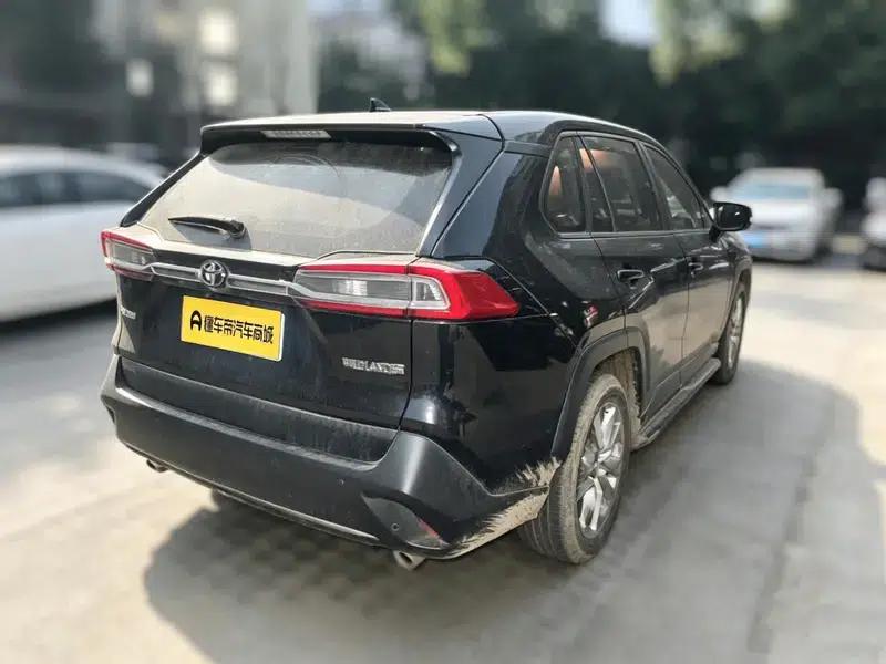 2020 Toyota RAV4 2.0L 2WD Leading Edition — миниатюра 4