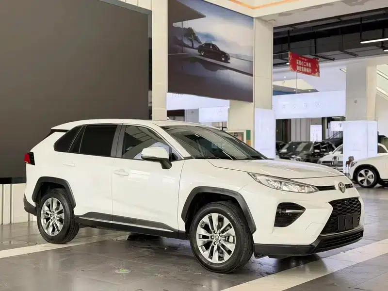 2022 Toyota RAV4 2.0L 2WD Luxury PLUS Edition — миниатюра 3