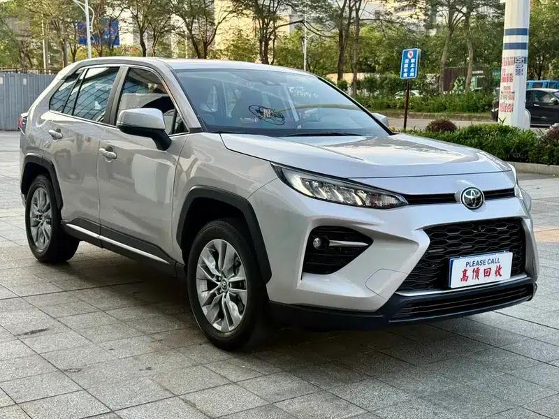 2022 Toyota RAV4 2.0L 2WD Knight Edition — миниатюра 3
