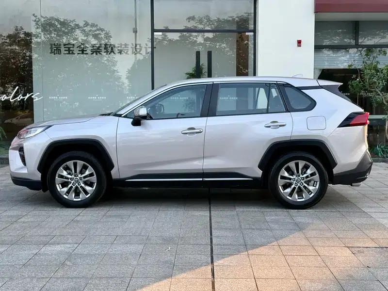 2022 Toyota RAV4 2.0L 2WD Knight Edition — миниатюра 4
