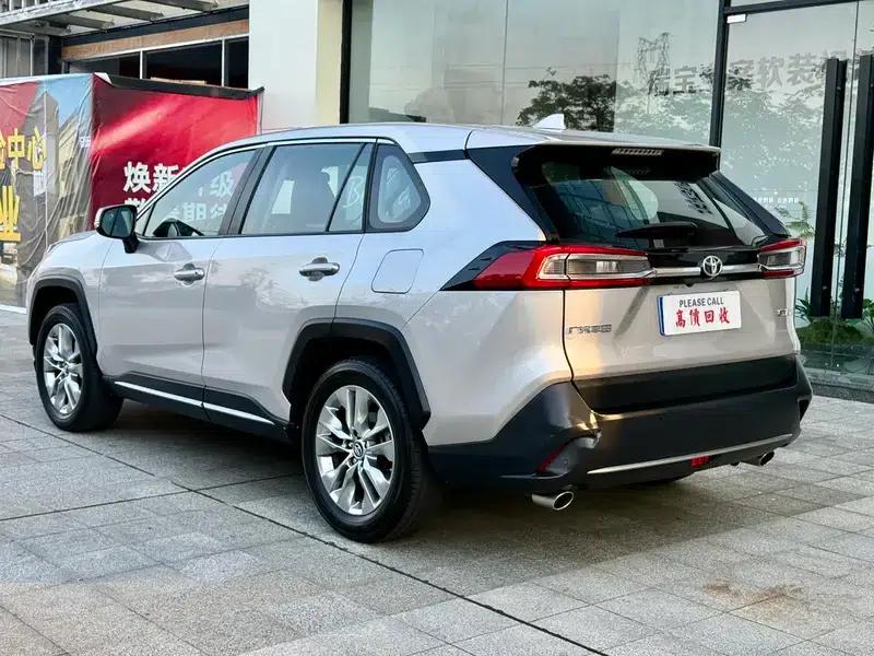 2022 Toyota RAV4 2.0L 2WD Knight Edition — миниатюра 5