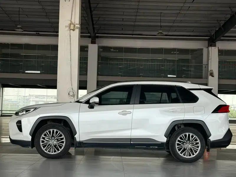 2023 Toyota RAV4 2.0L 2WD Luxury PLUS Edition — миниатюра 3