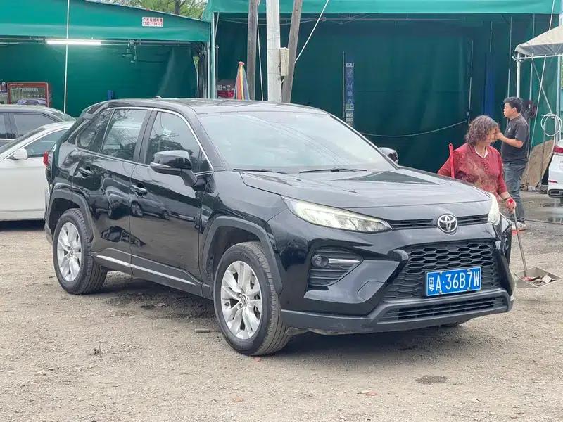 2020 Toyota RAV4 2.0L 2WD Leading Edition — миниатюра 3