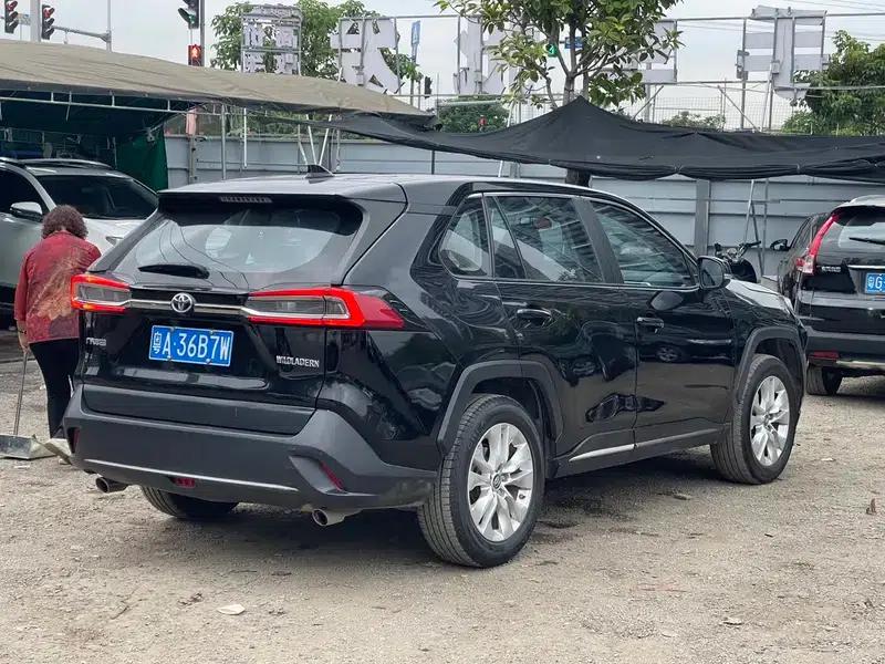 2020 Toyota RAV4 2.0L 2WD Leading Edition — миниатюра 6