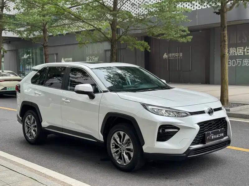 2023 Toyota RAV4 2.0L 2WD Urban Edition — миниатюра 3