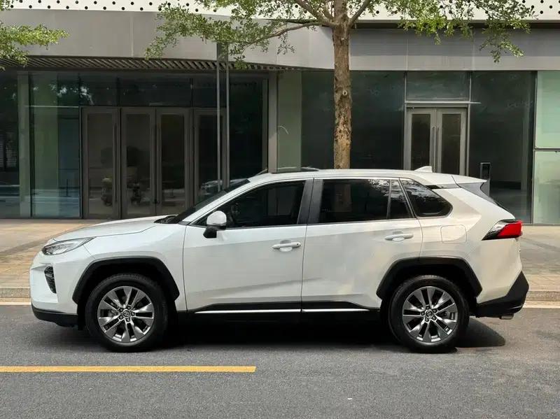 2023 Toyota RAV4 2.0L 2WD Urban Edition — миниатюра 4