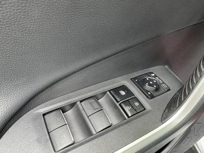 2023 Toyota RAV4 2.0L 2WD Urban Edition — миниатюра 31