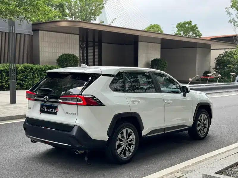 2023 Toyota RAV4 2.0L 2WD Urban Edition — миниатюра 7