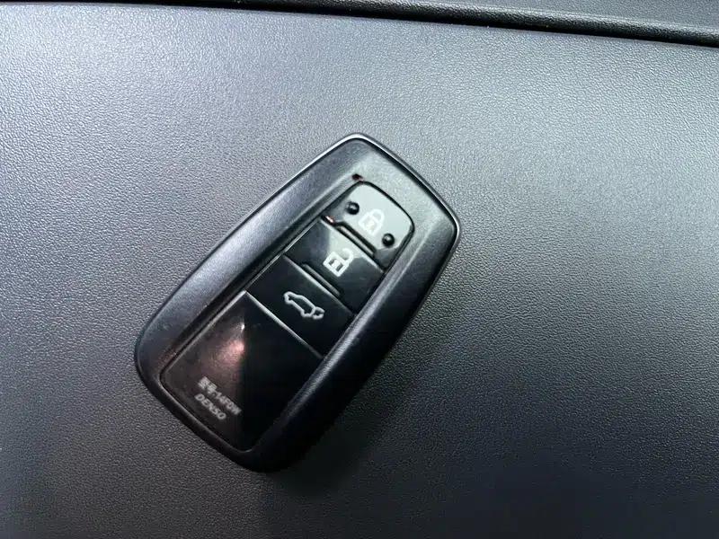 Crown Land Cruiser 2022 2.5L HEV 4WD Premium Edition — миниатюра 11