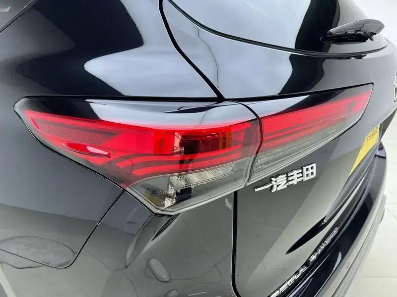Crown Land Cruiser 2022 2.5L HEV 4WD Premium Edition — миниатюра 13