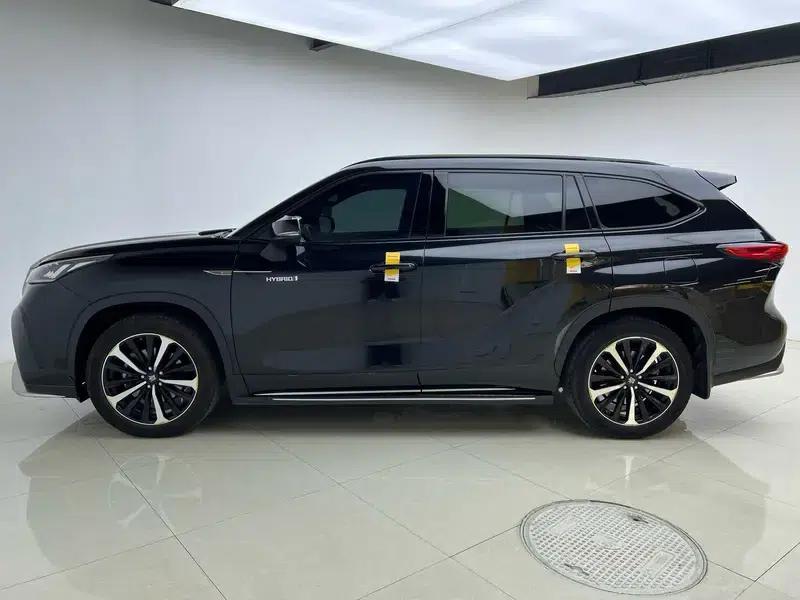 Crown Land Cruiser 2022 2.5L HEV 4WD Premium Edition — миниатюра 4