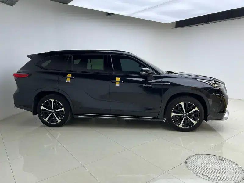 Crown Land Cruiser 2022 2.5L HEV 4WD Premium Edition — миниатюра 8