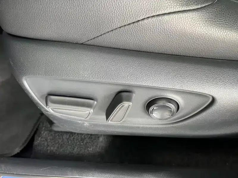 Venza 2023 Hybrid 2.5L CVT 2WD Premium Edition — миниатюра 21