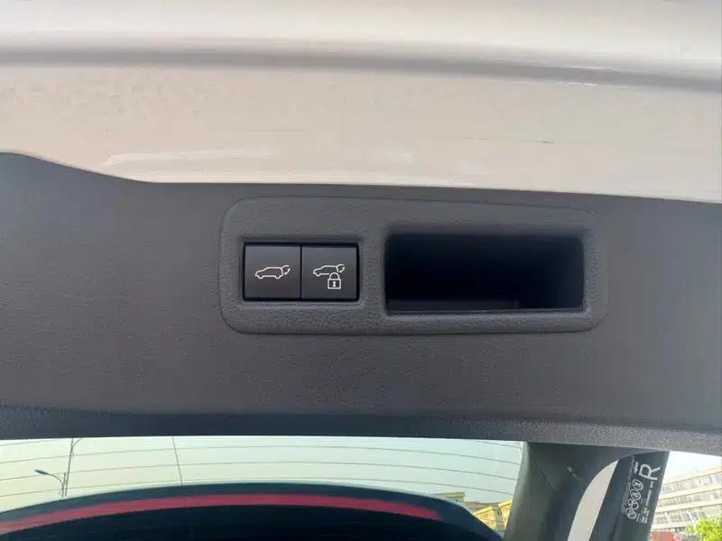 Venza 2022 2.0L CVT 4WD Supreme Edition — миниатюра 16