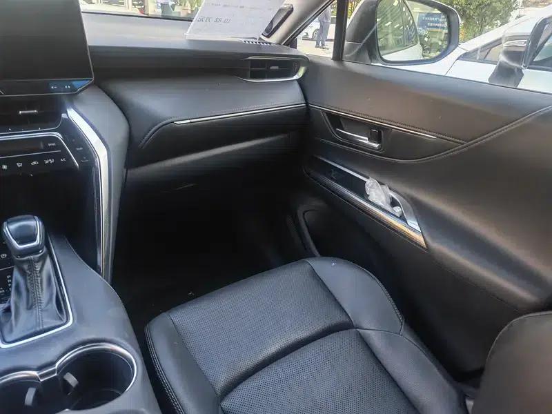 Venza 2023 2.0L CVT 2WD Premium Edition — миниатюра 11
