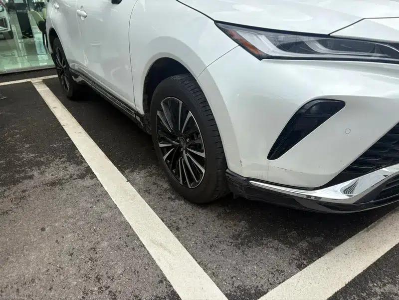 Venza 2023 2.0L CVT 2WD Premium Edition — миниатюра 12