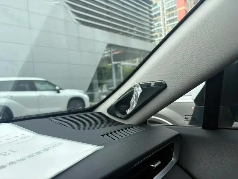 Venza 2023 2.0L CVT 2WD Premium Edition — миниатюра 19