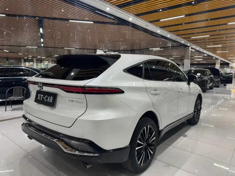 Venza 2022 2.0L CVT 2WD Premium Edition — миниатюра 6