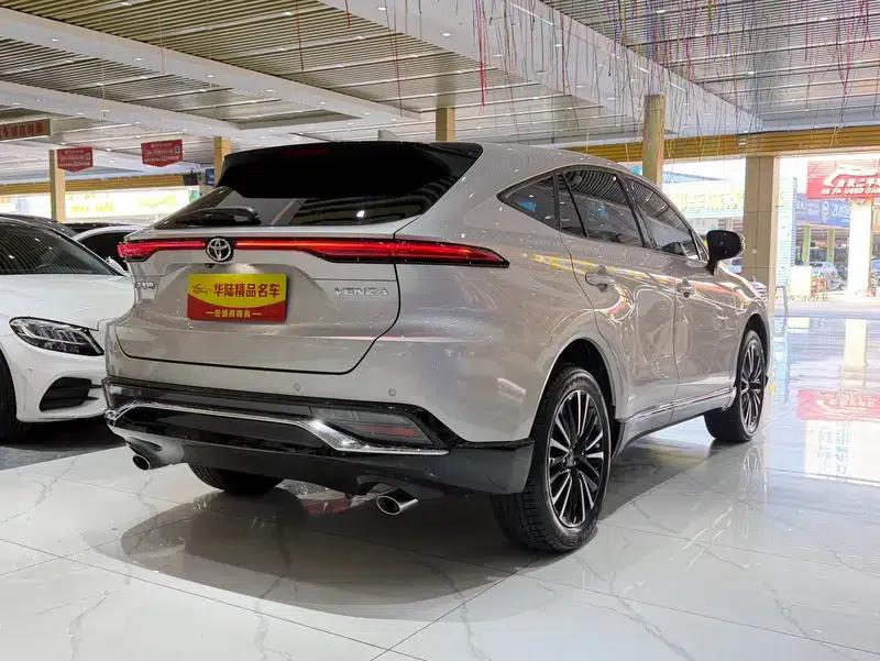 Venza 2022 2.0L CVT 2WD Premium Edition — миниатюра 6