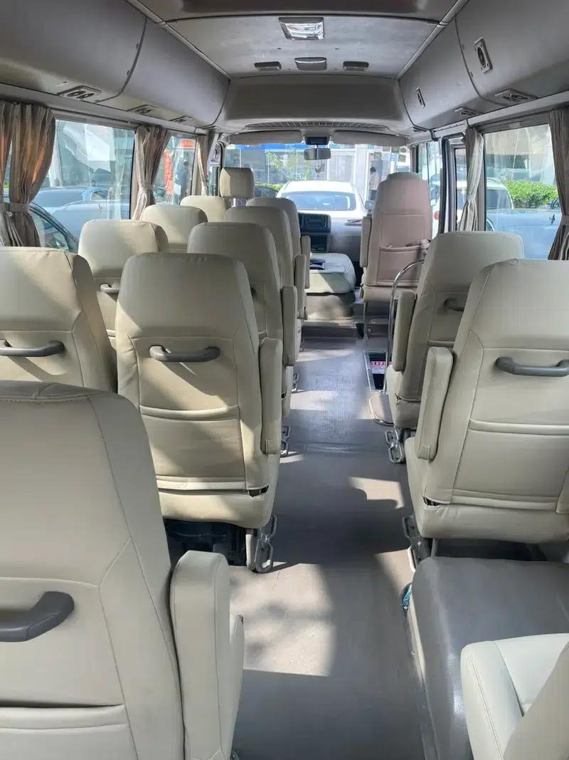 2013 Toyota Coaster 4.0L Gasoline Luxury Edition 20-Seater 6GR — миниатюра 12