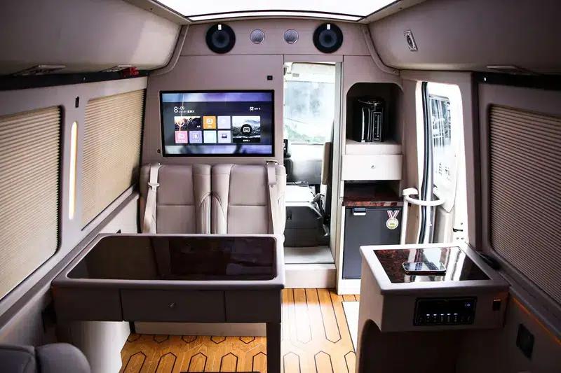 2022 Toyota Coaster 4.0L Manual Rear-Wheel Drive 7-Seater — миниатюра 15