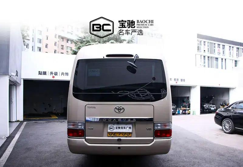 2022 Toyota Coaster 4.0L Manual Rear-Wheel Drive 7-Seater — миниатюра 3