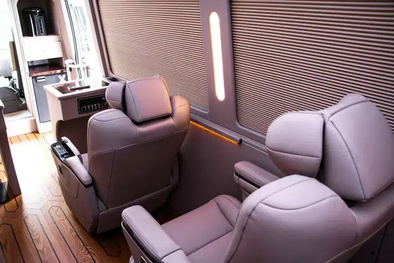 2022 Toyota Coaster 4.0L Manual Rear-Wheel Drive 7-Seater — миниатюра 24