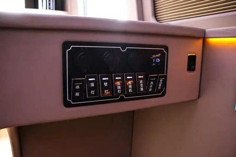 2022 Toyota Coaster 4.0L Manual Rear-Wheel Drive 7-Seater — миниатюра 8