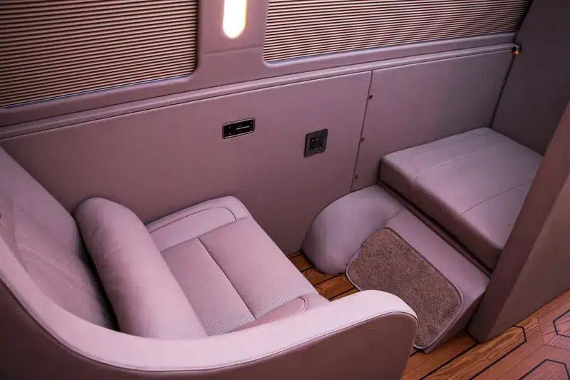 2022 Toyota Coaster 4.0L Manual Rear-Wheel Drive 7-Seater — миниатюра 10