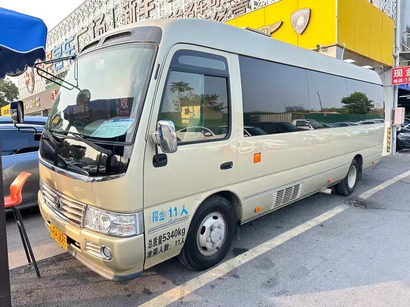 2018 Toyota Coaster 4.0L Manual Rear-Wheel Drive 11-Seater Factory Custom Edition — миниатюра 1