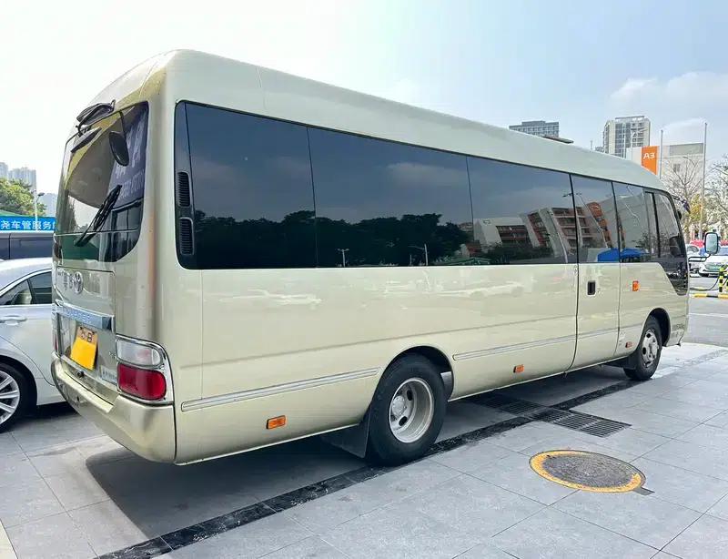 2018 Toyota Coaster 4.0L Manual Rear-Wheel Drive 11-Seater Factory Custom Edition — миниатюра 4