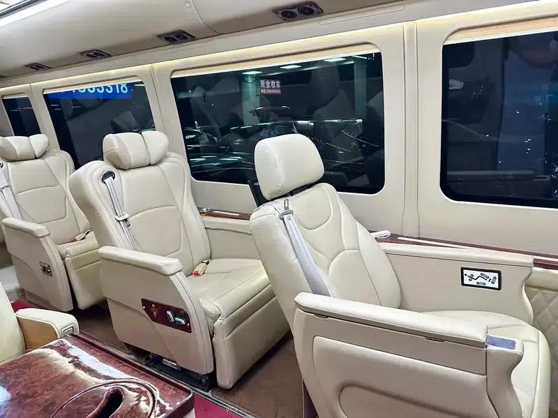 2018 Toyota Coaster 4.0L Manual Rear-Wheel Drive 11-Seater Factory Custom Edition — миниатюра 10